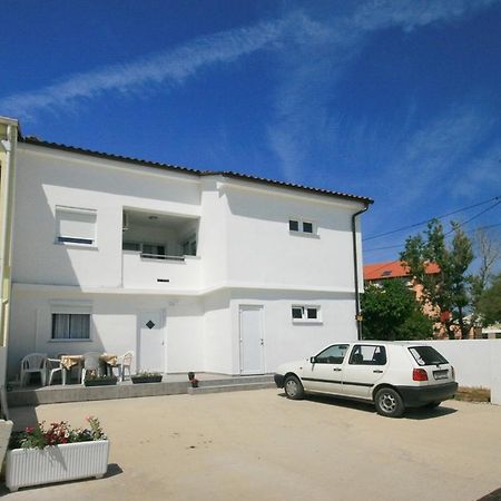 Beach Apartment Baska Екстериор снимка