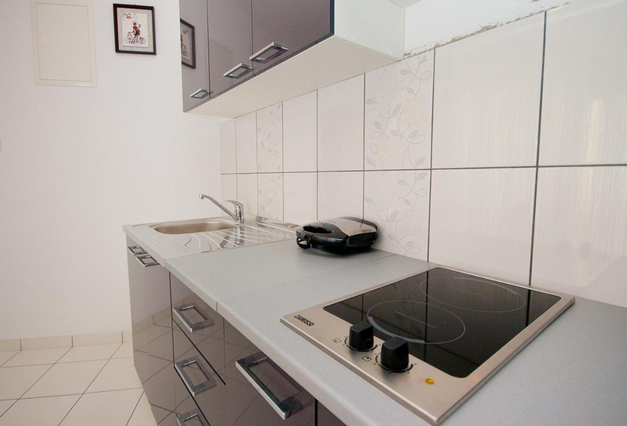 Beach Apartment Baska Екстериор снимка