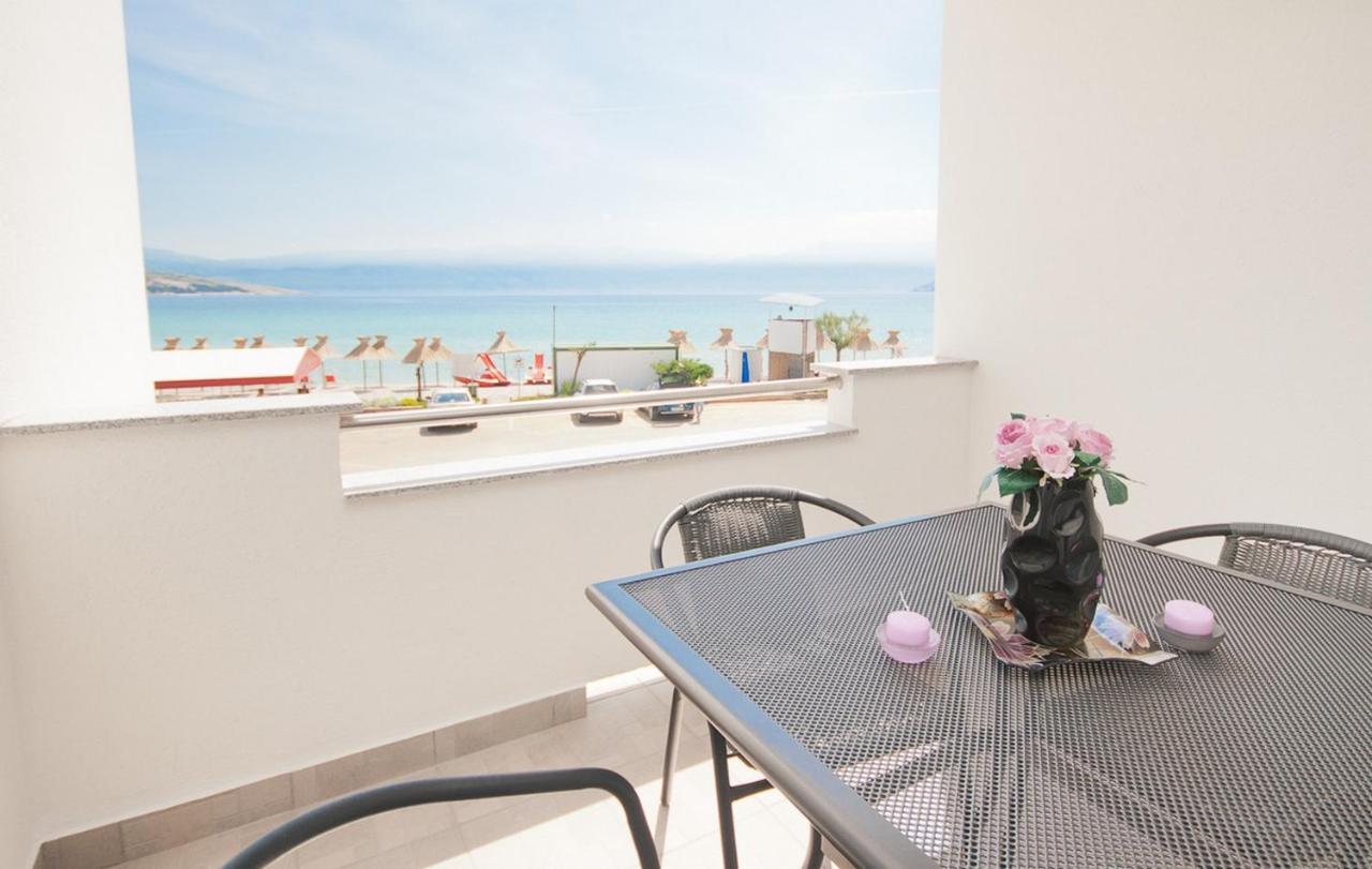 Beach Apartment Baska Екстериор снимка