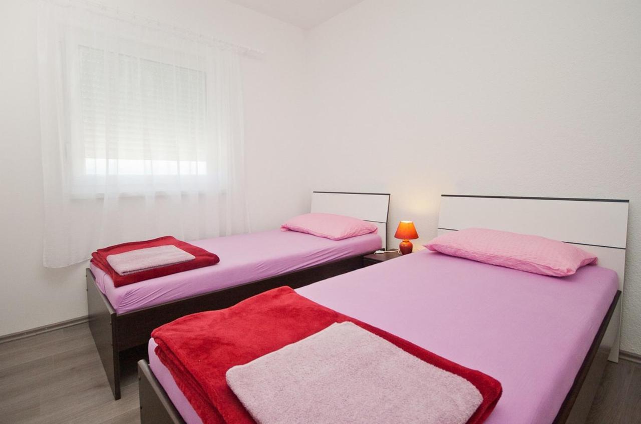 Beach Apartment Baska Екстериор снимка