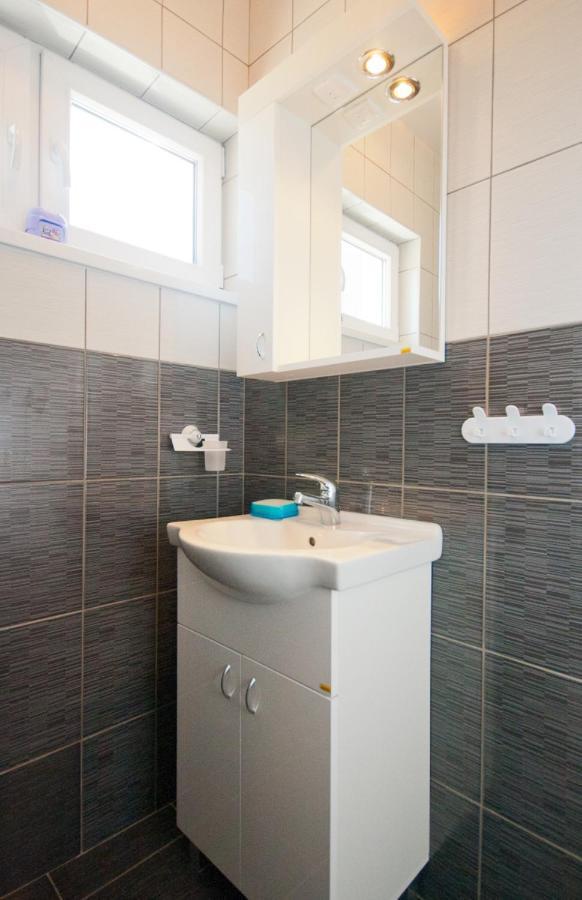 Beach Apartment Baska Екстериор снимка